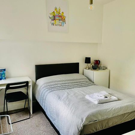 305 High Town Road Hostel Luton  Buitenkant foto