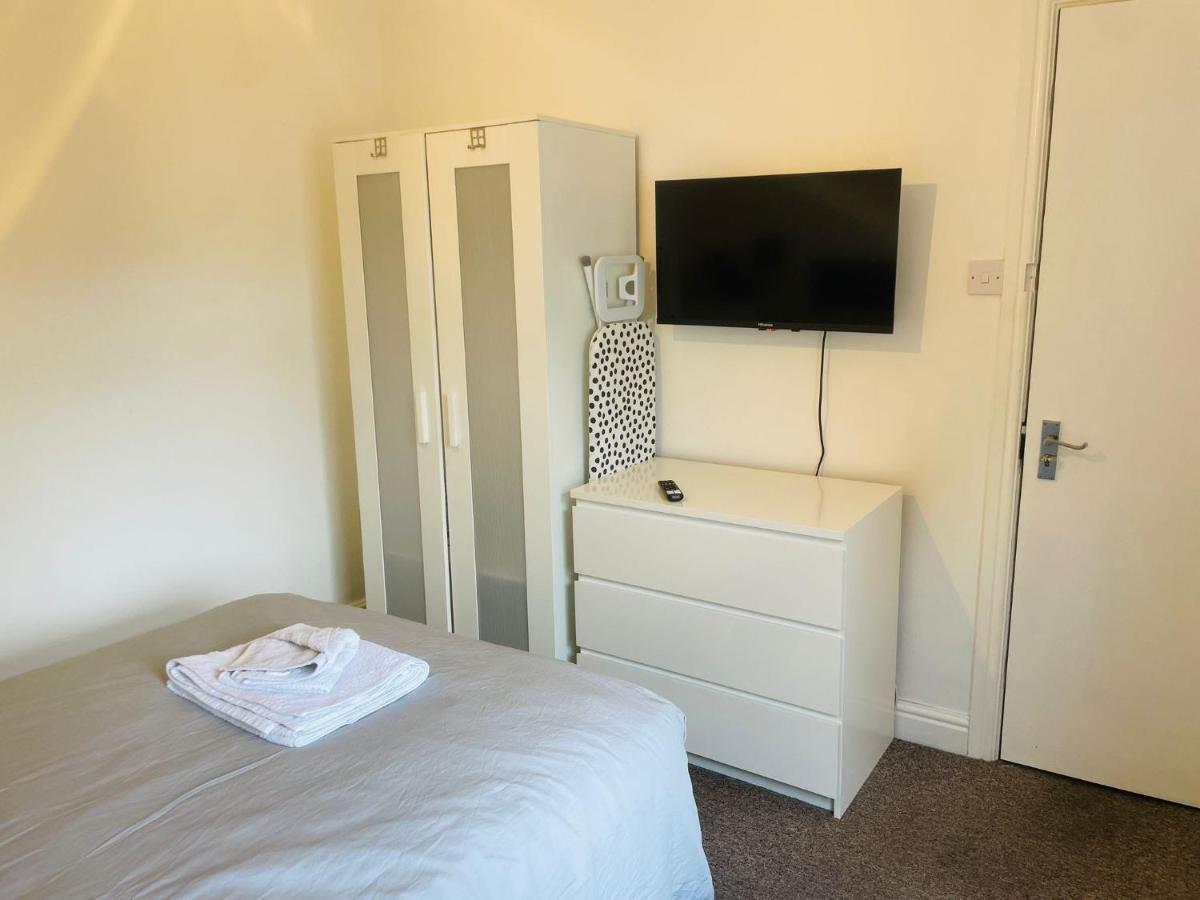 305 High Town Road Hostel Luton  Buitenkant foto